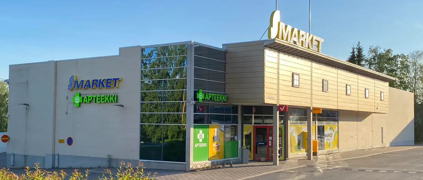 Artturi Kolonen, Valkeala Pharmacy